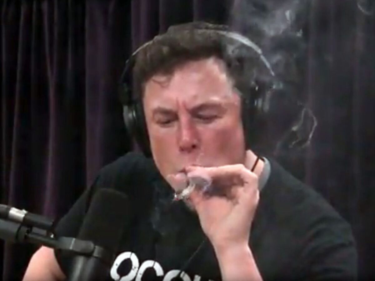 Tesla CEO Elon Musk Smokes Weed on Joe Rogan Podcast - Bloomberg