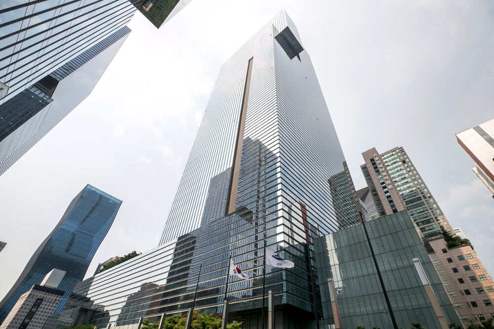 A South Korean flag, left, and Samsung Electronics Co. flag fly outside the company's headquarters in Seoul, South Korea. 