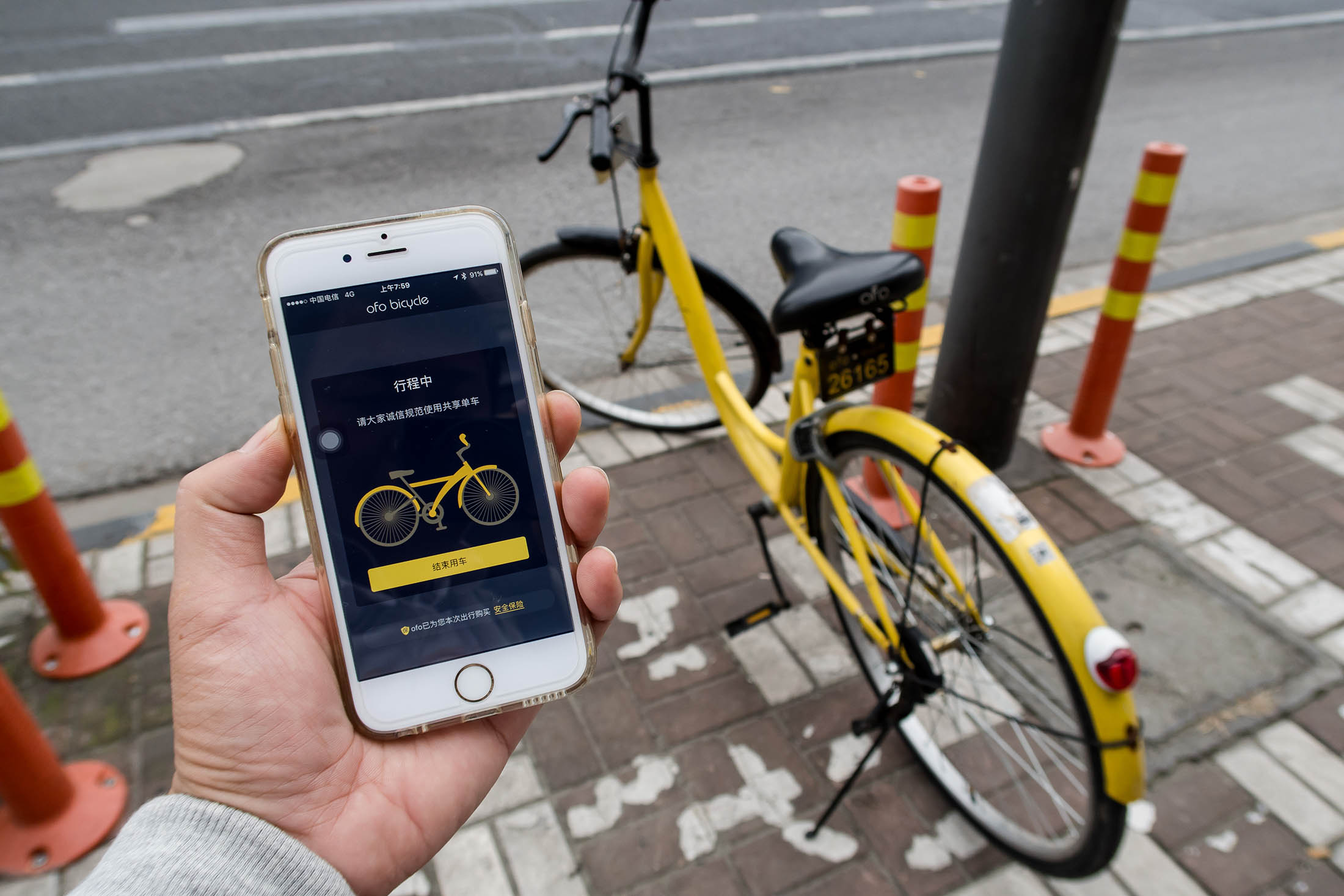 Using the Ofo bike-sharing app to rent a bicycle in Shanghai.

