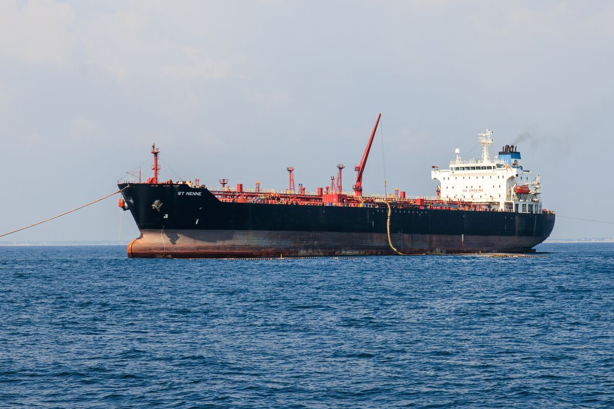 African Oil Producers Try to Catch a Wave of New Investment