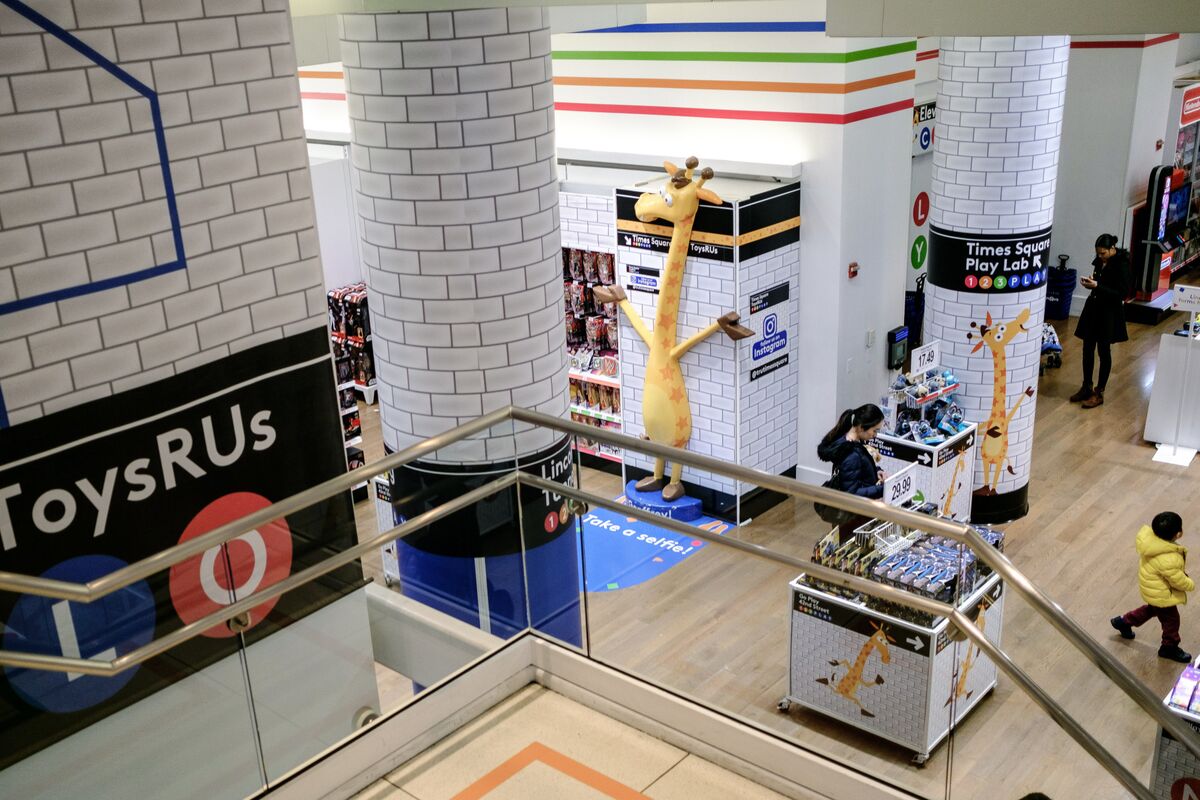 Goodbye, Geoffrey: Toys R Us Closing Its Last Stores - Bloomberg image.