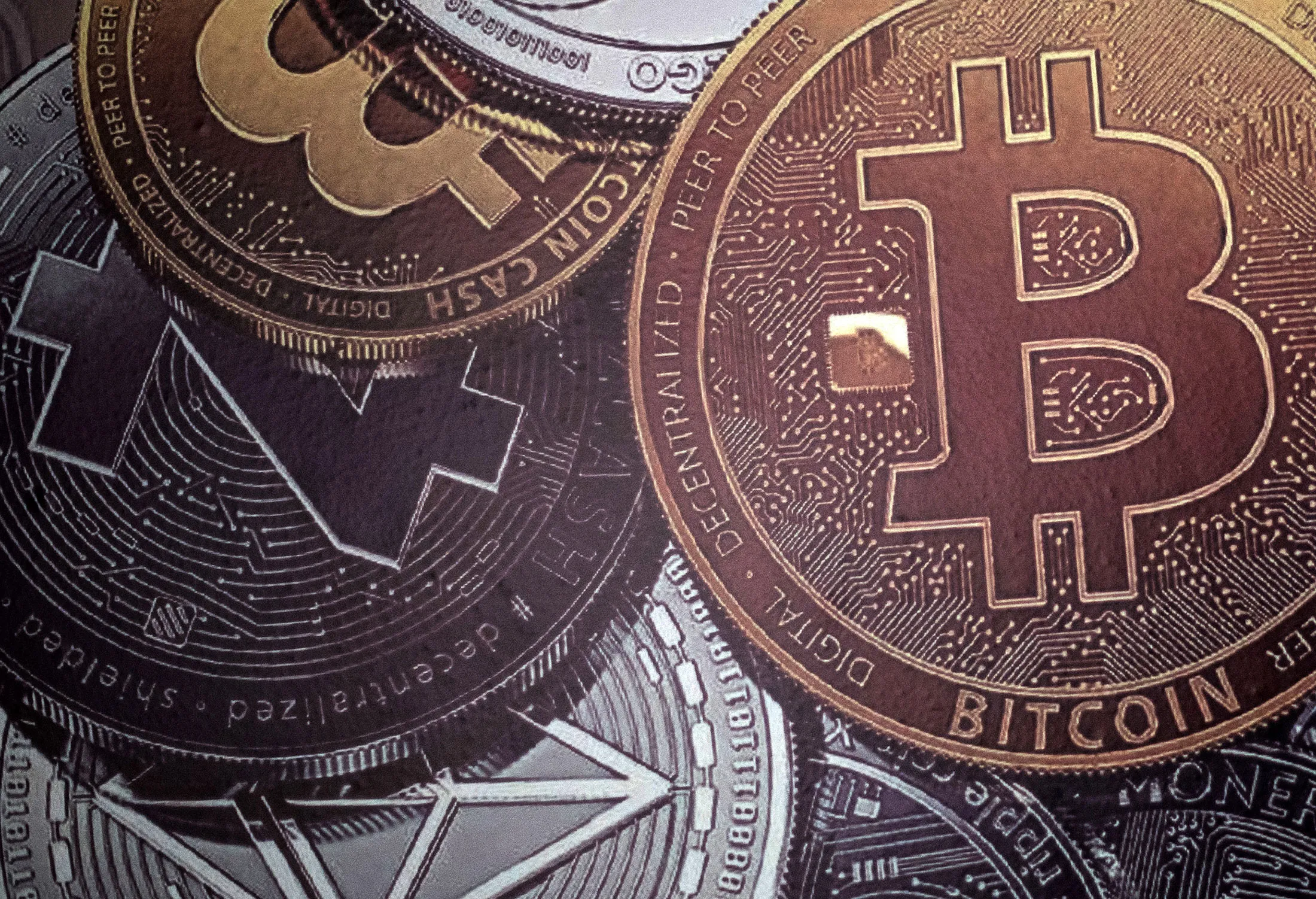 Maduro usaría criptomonedas para evadir sanciones a Venezuela: observadores  - Bloomberg