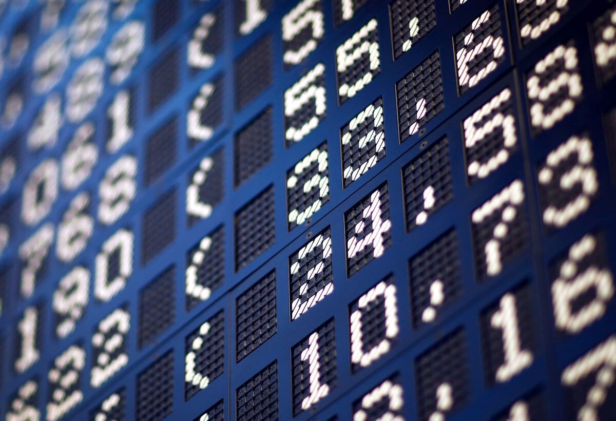 European Stocks Climb in Broad Rally Paced by Real Estate, Banks - Bloomberg