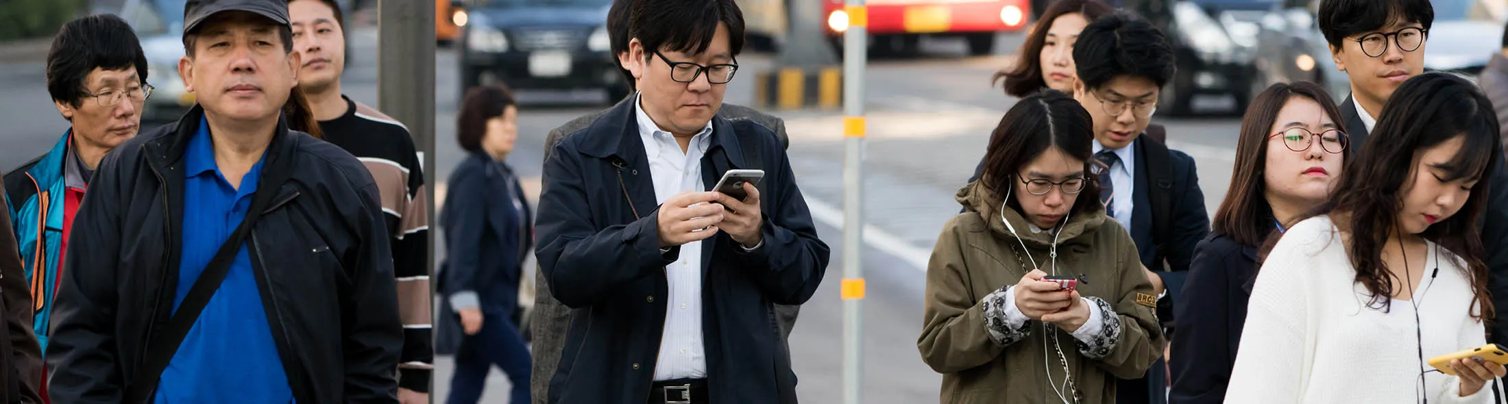 1489971980_korea smartphone lede