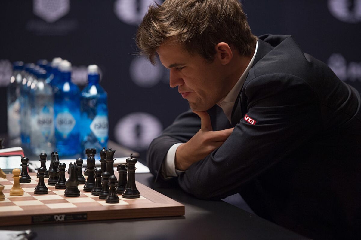Neat Survival Trick  Magnus Carlsen 