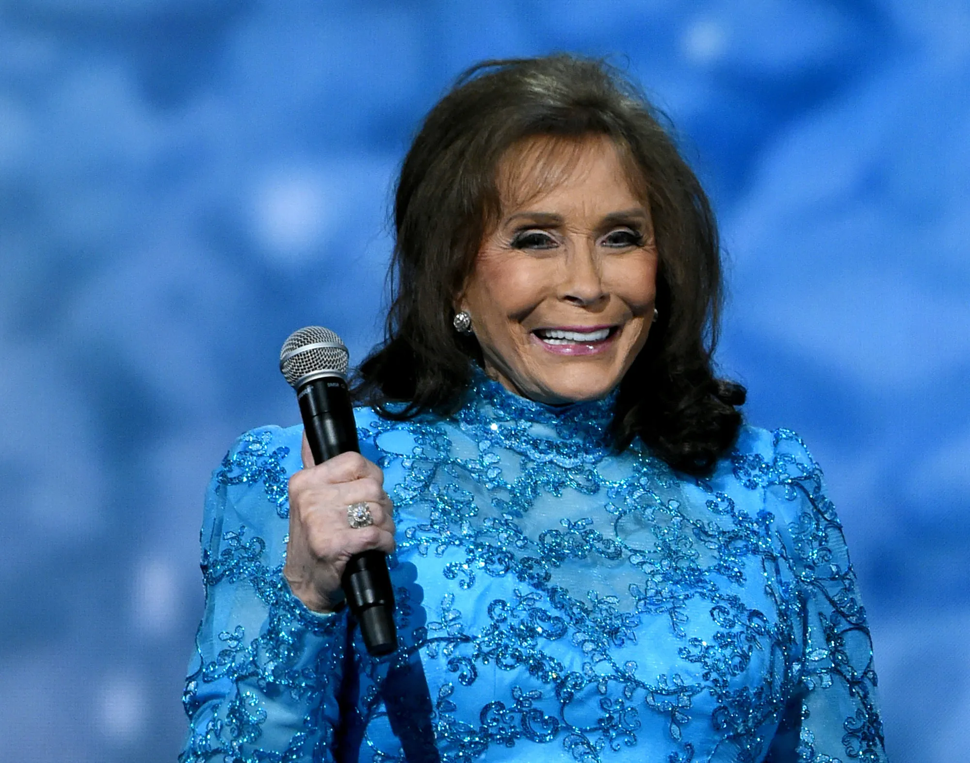 Loretta Lynn, Country Music Singer, Dies at 90 - Bloomberg