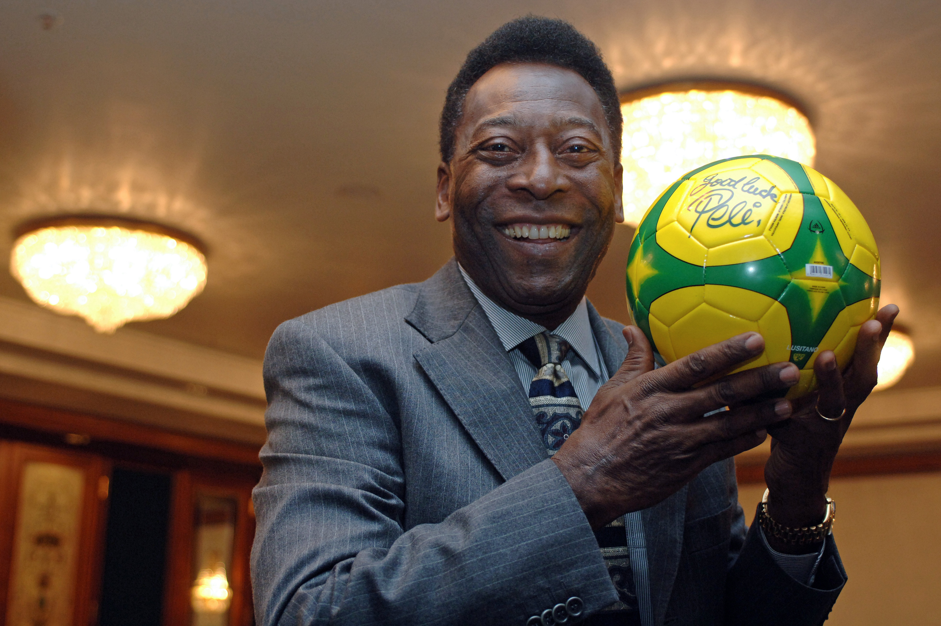 Pelé Obituary: Brazilian Soccer Legend Dies at 82 - Bloomberg