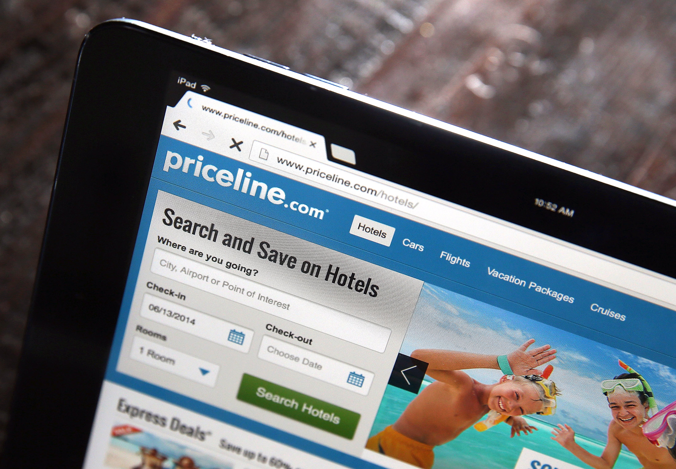 Priceline Counts On Site Little Known In U S To Battle Airbnb Priceline Counts On Site Little Known In U S To Battle Airbnb Bloomberg