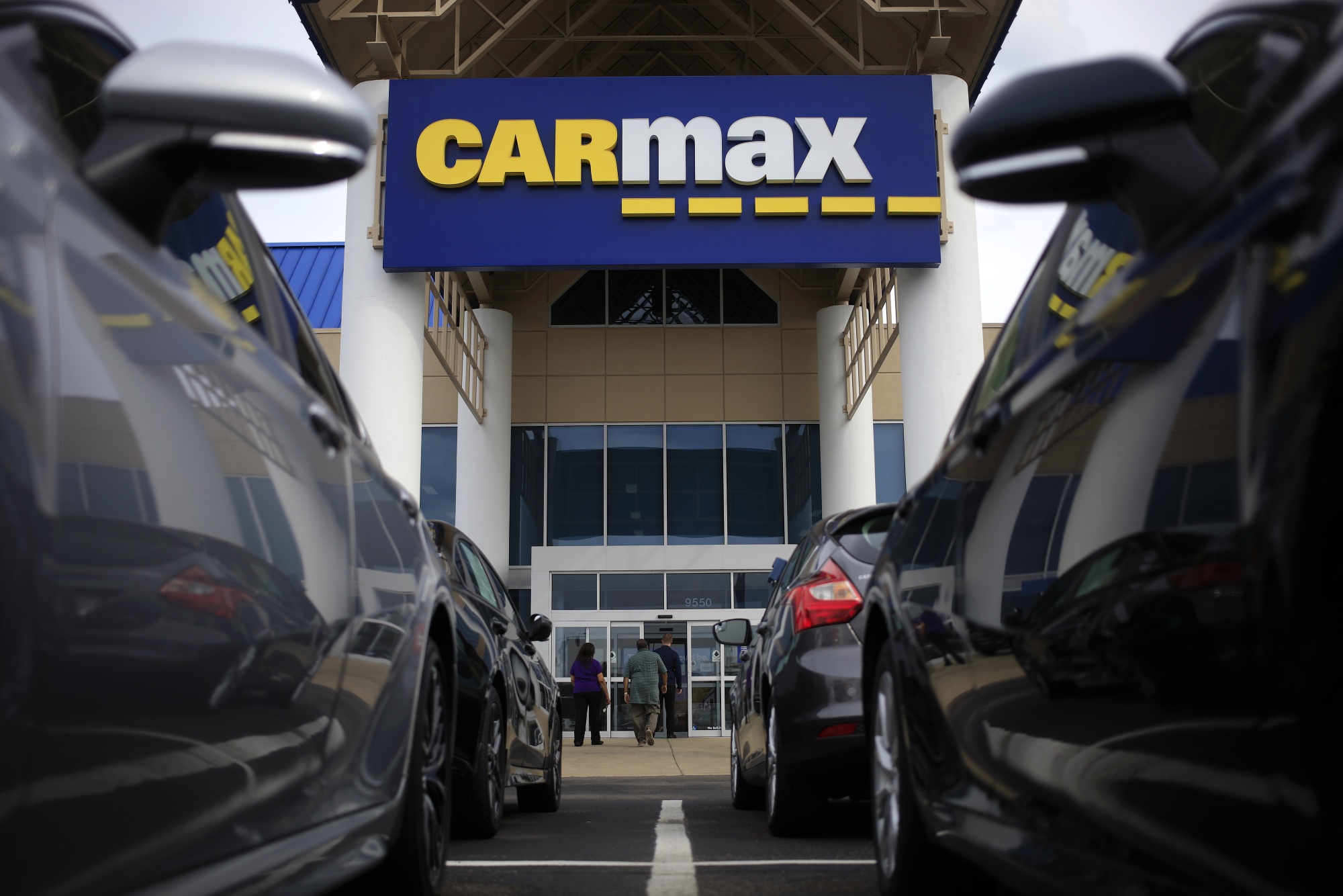 CarMax's Huge Earnings Miss Points to Trouble Ahead for New-Car Market (KMX) - Bloomberg