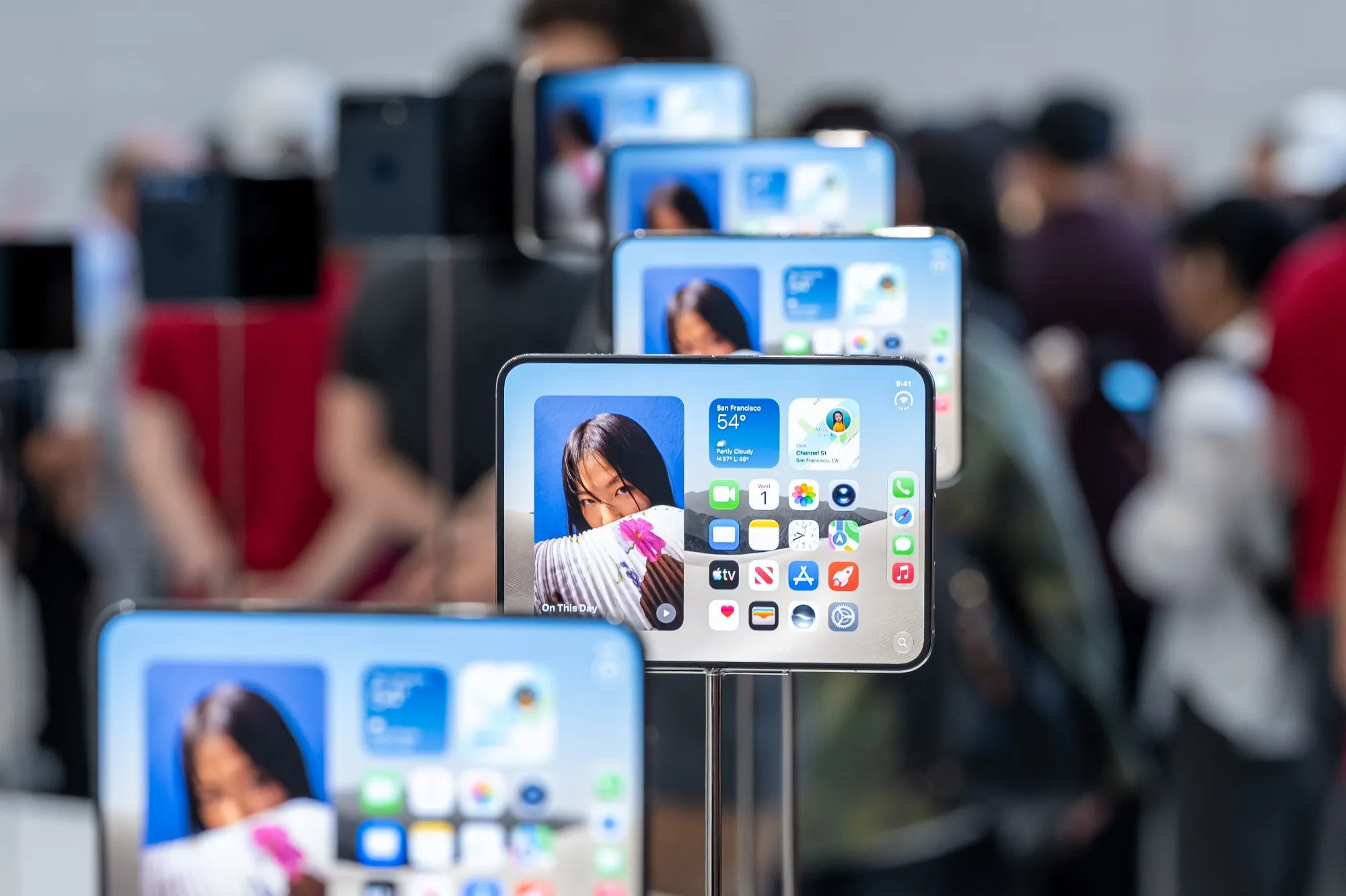 Apple Will Sell 6 Million iPhone Duos in 2026, Counterpoint Says