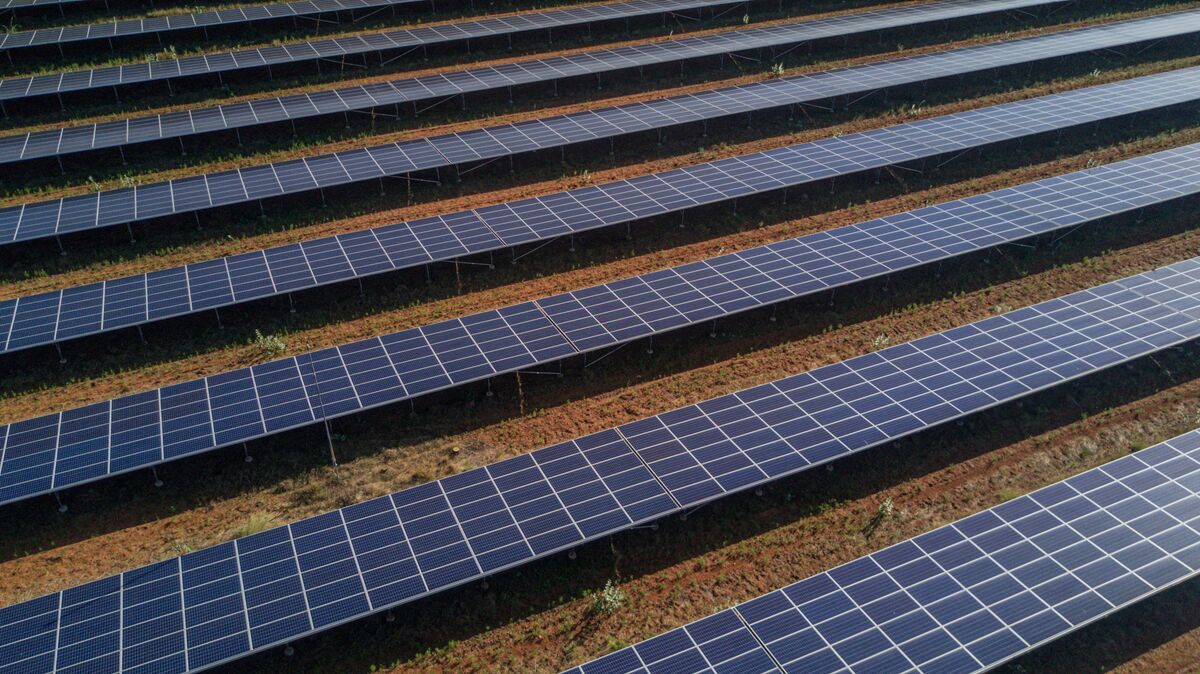 bloomberg.com - Rajesh Mascarenhas - Waaree Energies Said to Hire Banks for $700 Million Share Sale