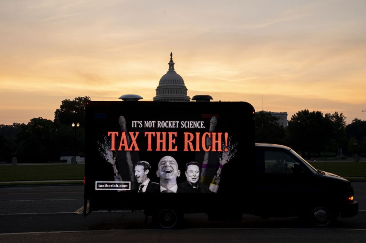 bloomberg.com - Allison Schrager - America's Broken Politics Is Breaking Economics, Too