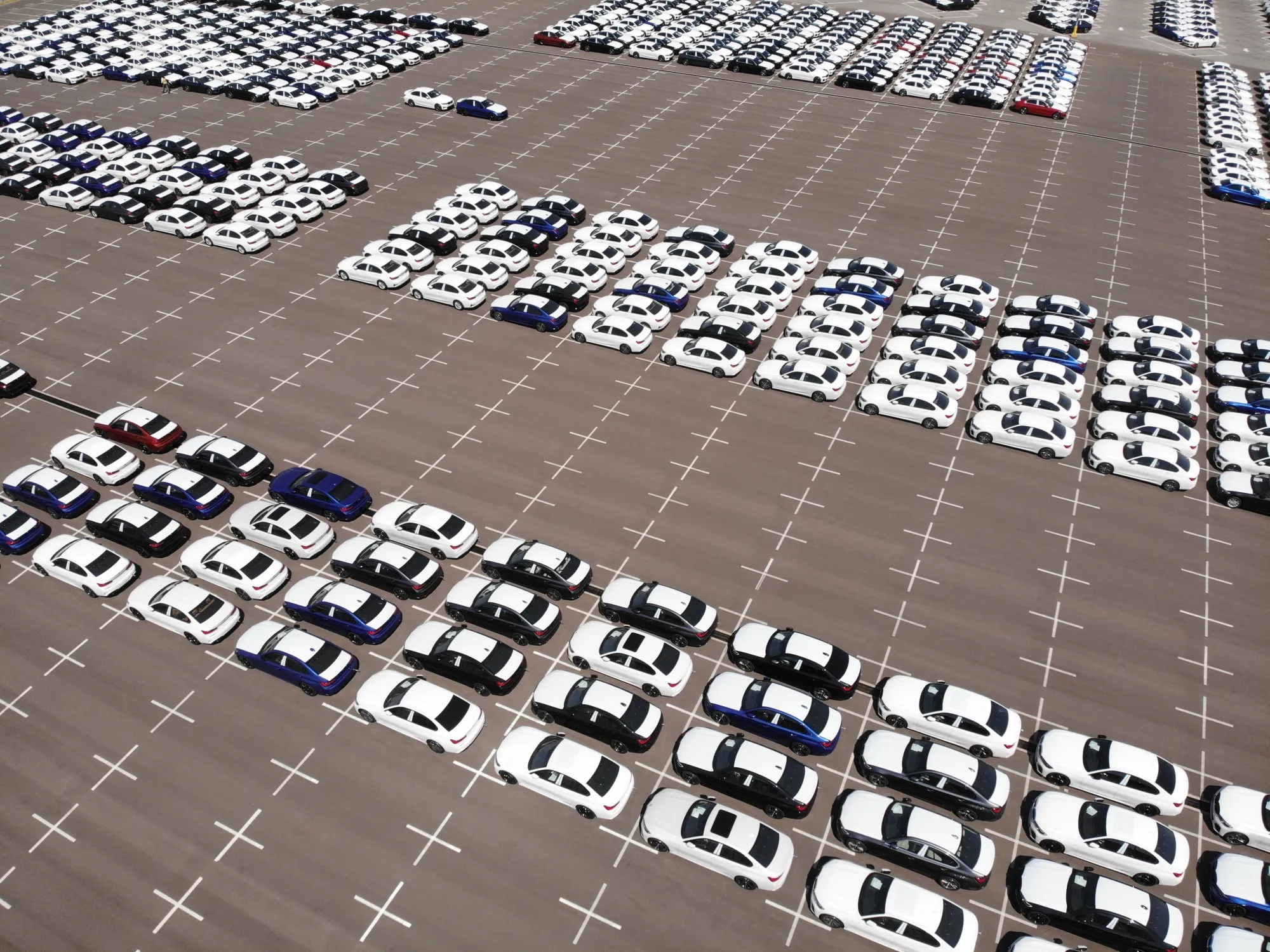 BMW Series 3 vehicles outside the company's manufacturing facility in San Luis Potosi, Mexico.&nbsp;