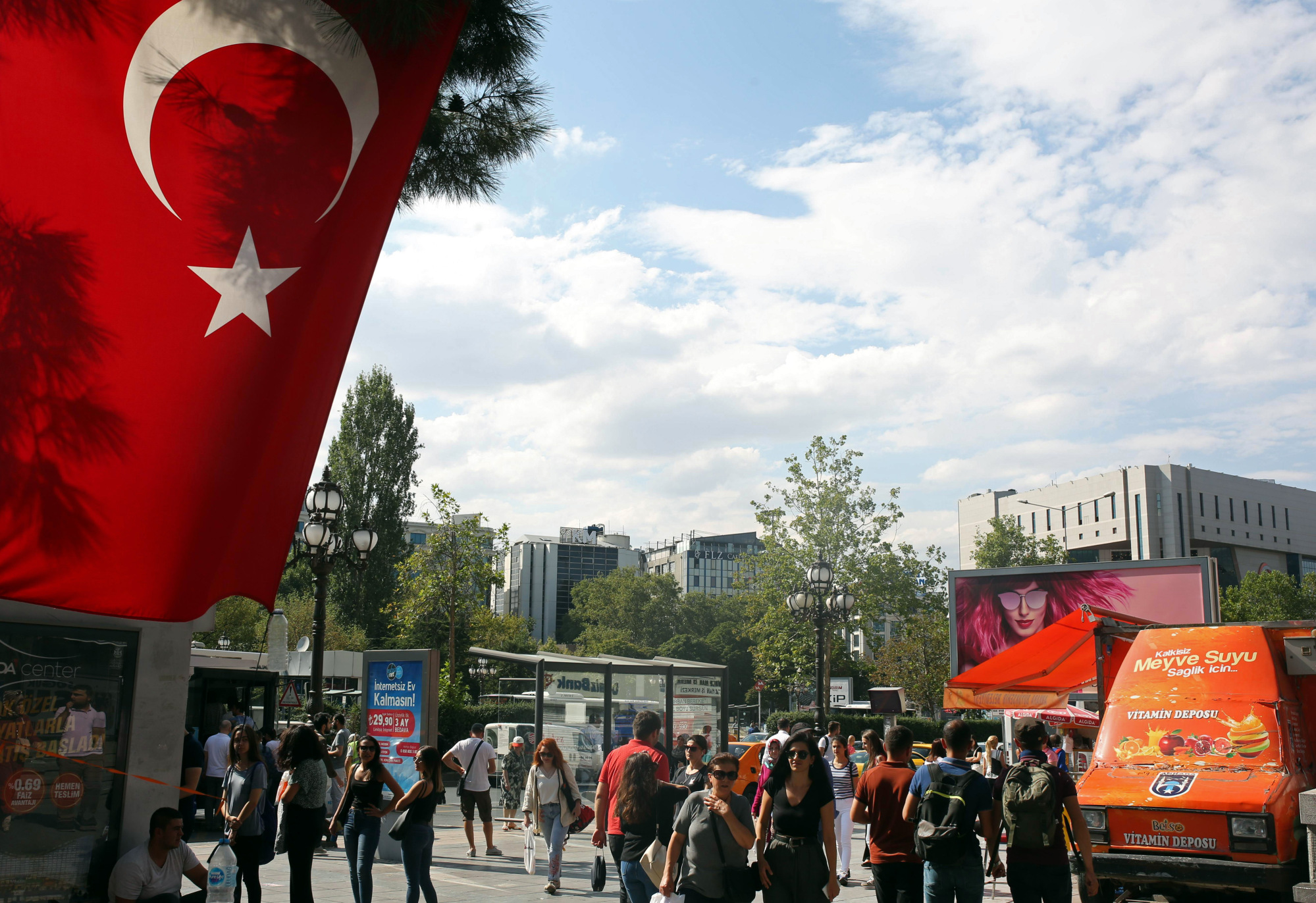 トルコ リラ急落に歯止めかからず １ドル ６リラ台で最安値 Bloomberg