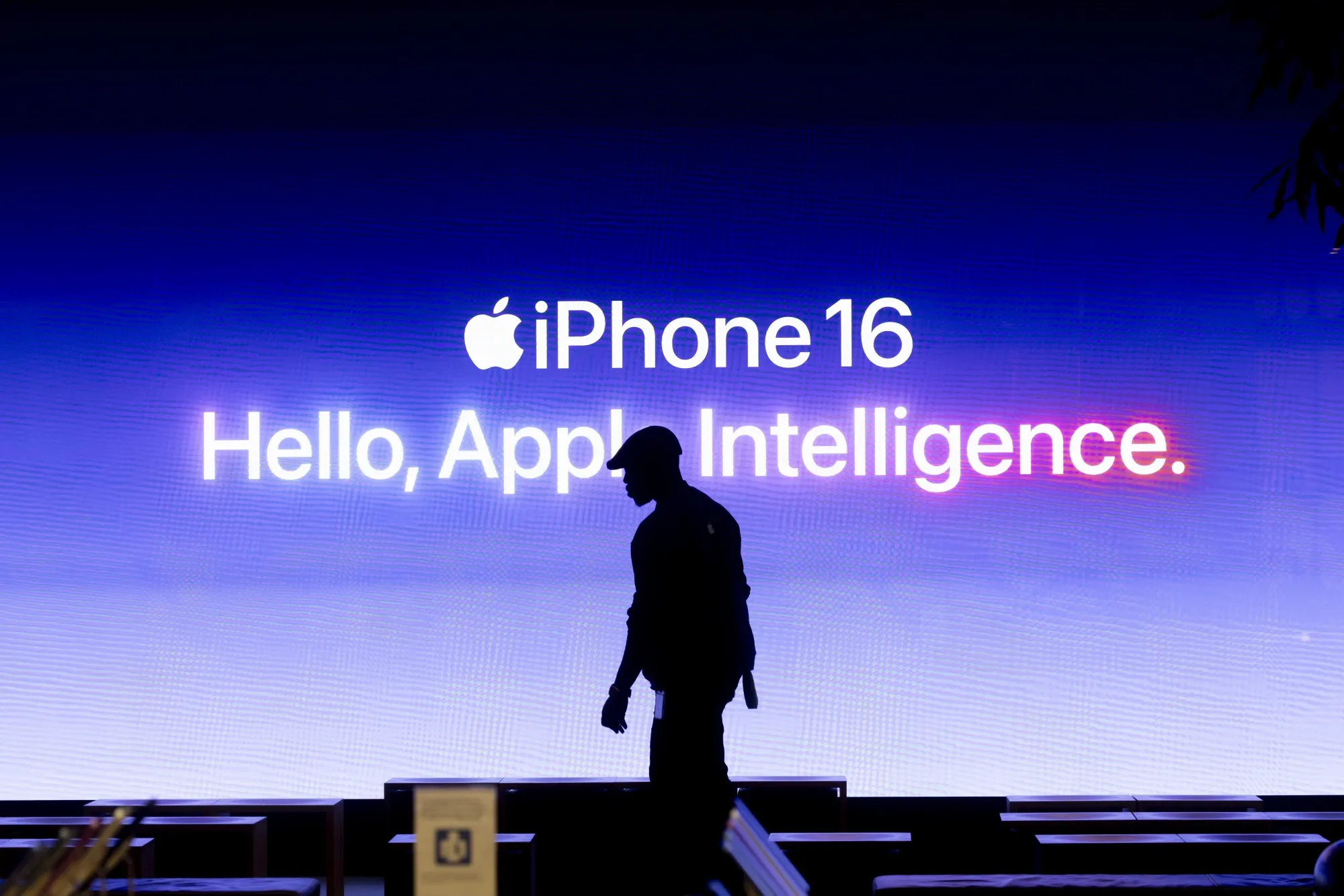 Apple Plans to Overhaul China iPhones With AI by Middle of Year - Bloomberg