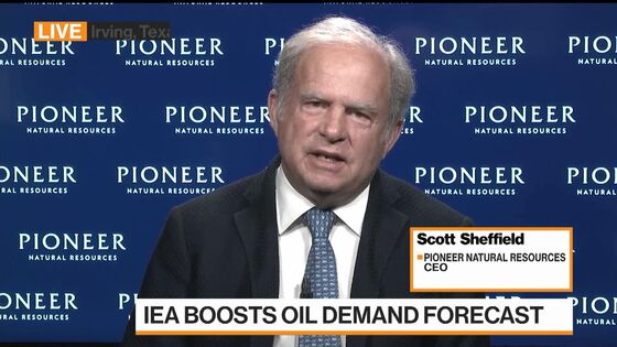 Shale CEO Warns of OPEC+ Price War if U.S. Oil Production Surges