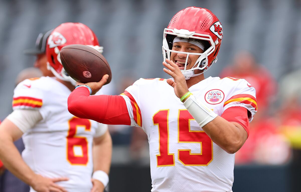 KC's Patrick Mahomes gets in on NFTs, signs with NFL ALL DAY