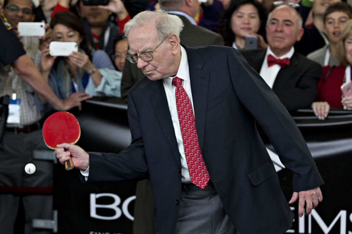 China Fund Manager to Pay Record $2.1 Million for Lunch with Warren Buffett