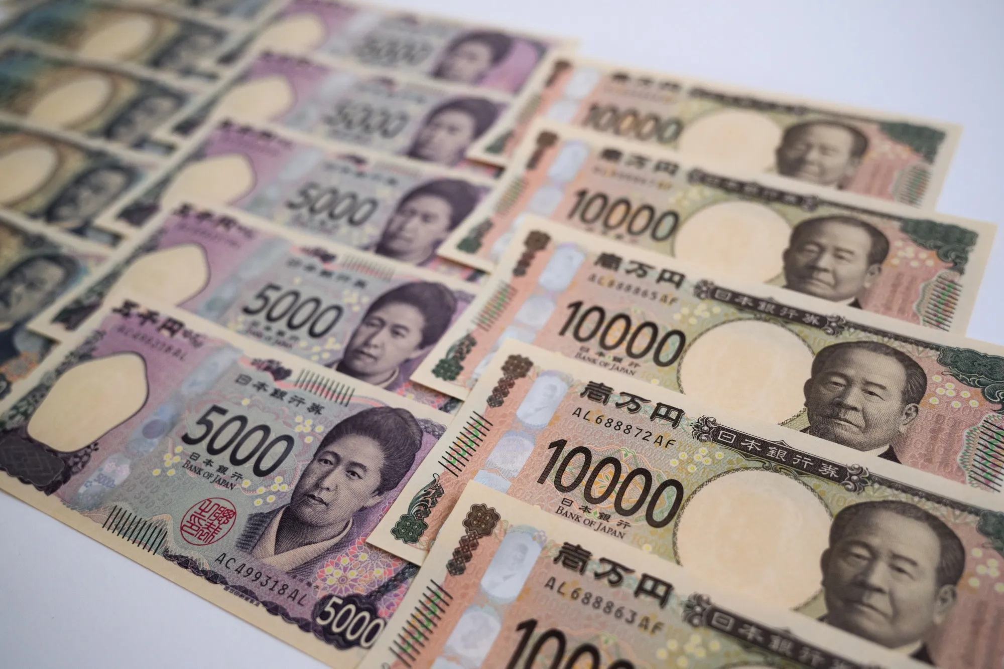 円は対ドルで156円台前半、植田日銀総裁の発言次第で円安リスクの声