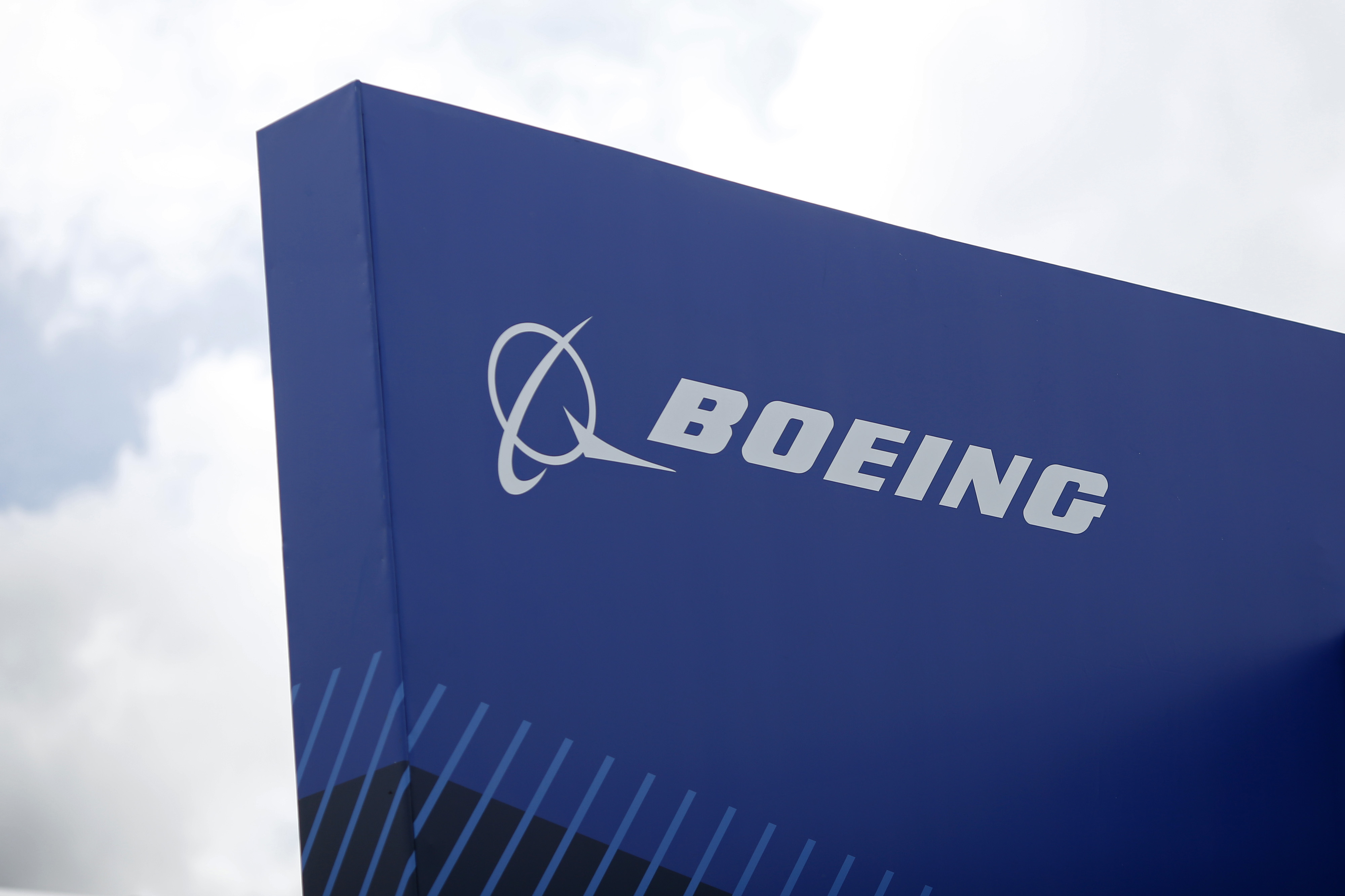 Boeing Beats Lockheed In $2.4 Billion Air Force Copter Contract - Bloomberg