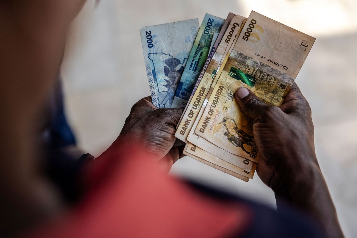 Uganda’s Shilling Sinks to Record Low Days After Jumbo Rate Hike