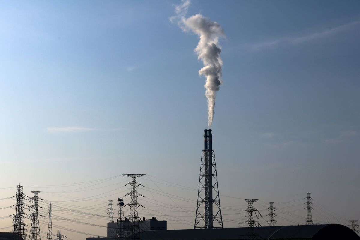 Japan Power Price Extends Gains as War and Heat Strain Supply