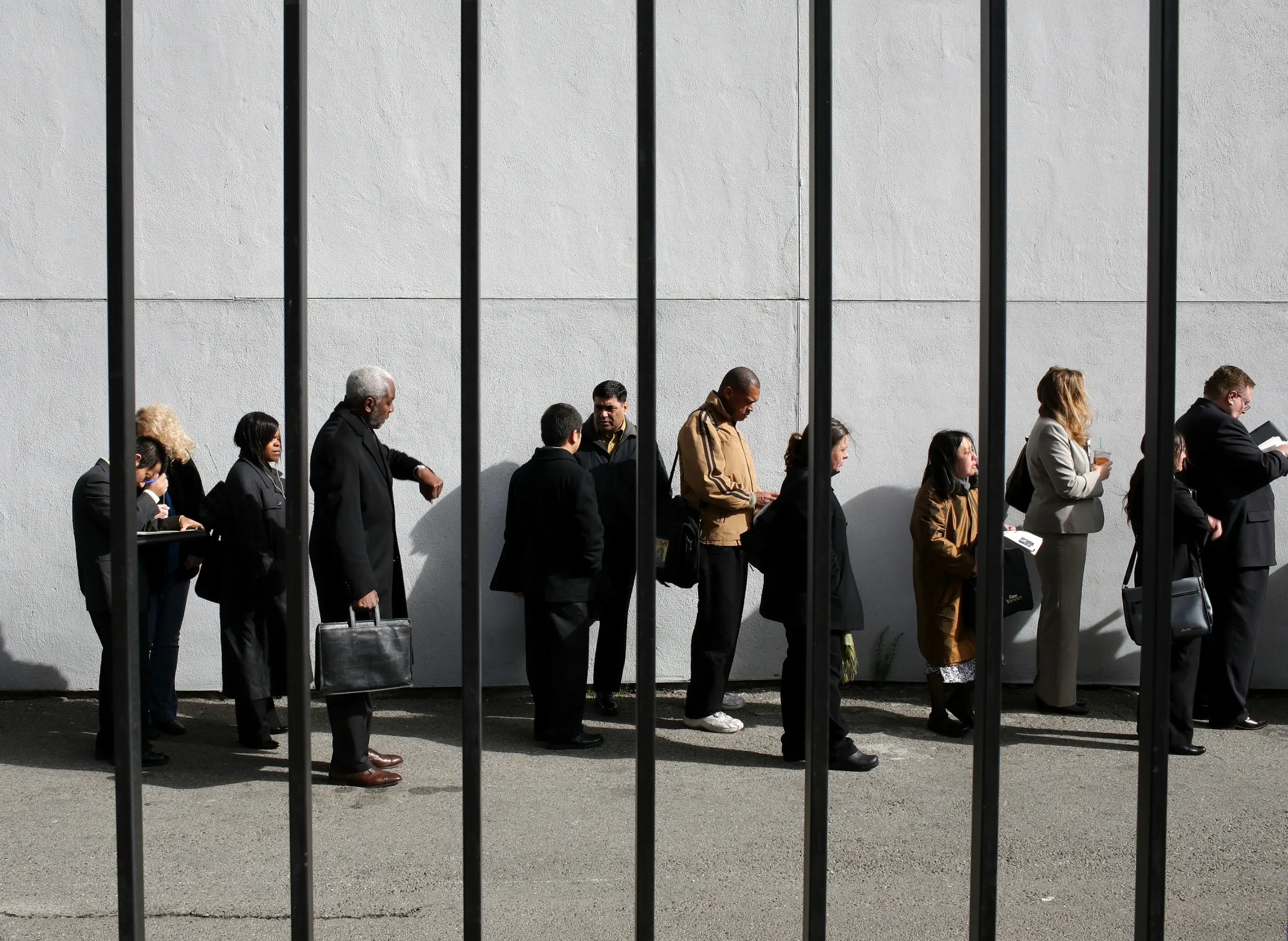 Job seekers wait in line to enter a job fair&nbsp;in San Francisco, California.