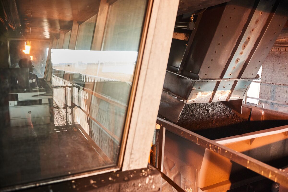 bloomberg.com - Paul Burkhardt - Exxaro to Review Boosting Dividend as It Diversifies From Coal