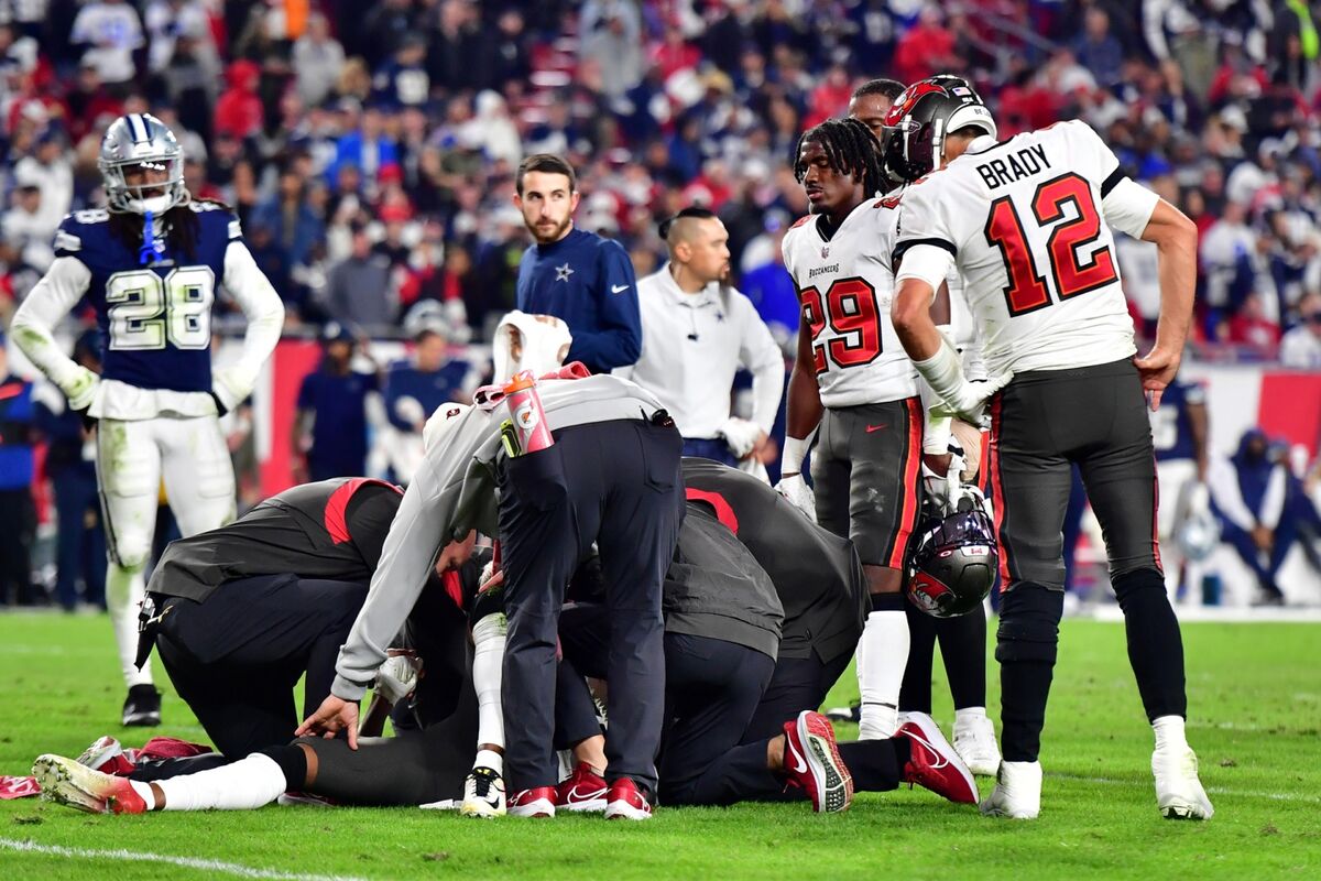 Tampa Bay's Russell Gage Carted Off Field Vs. Dallas - Bloomberg