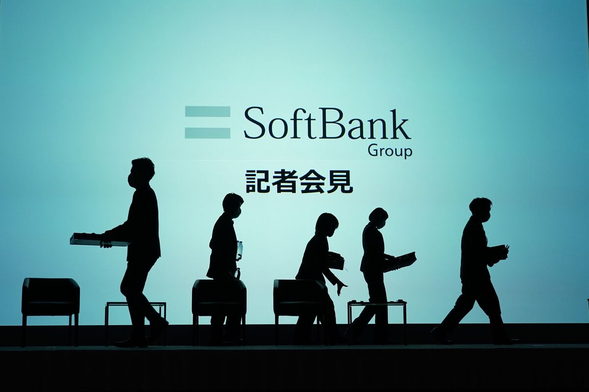 SoftBank Vision Fund Mulls 20% Job Cuts After Son’s Pivot to AI