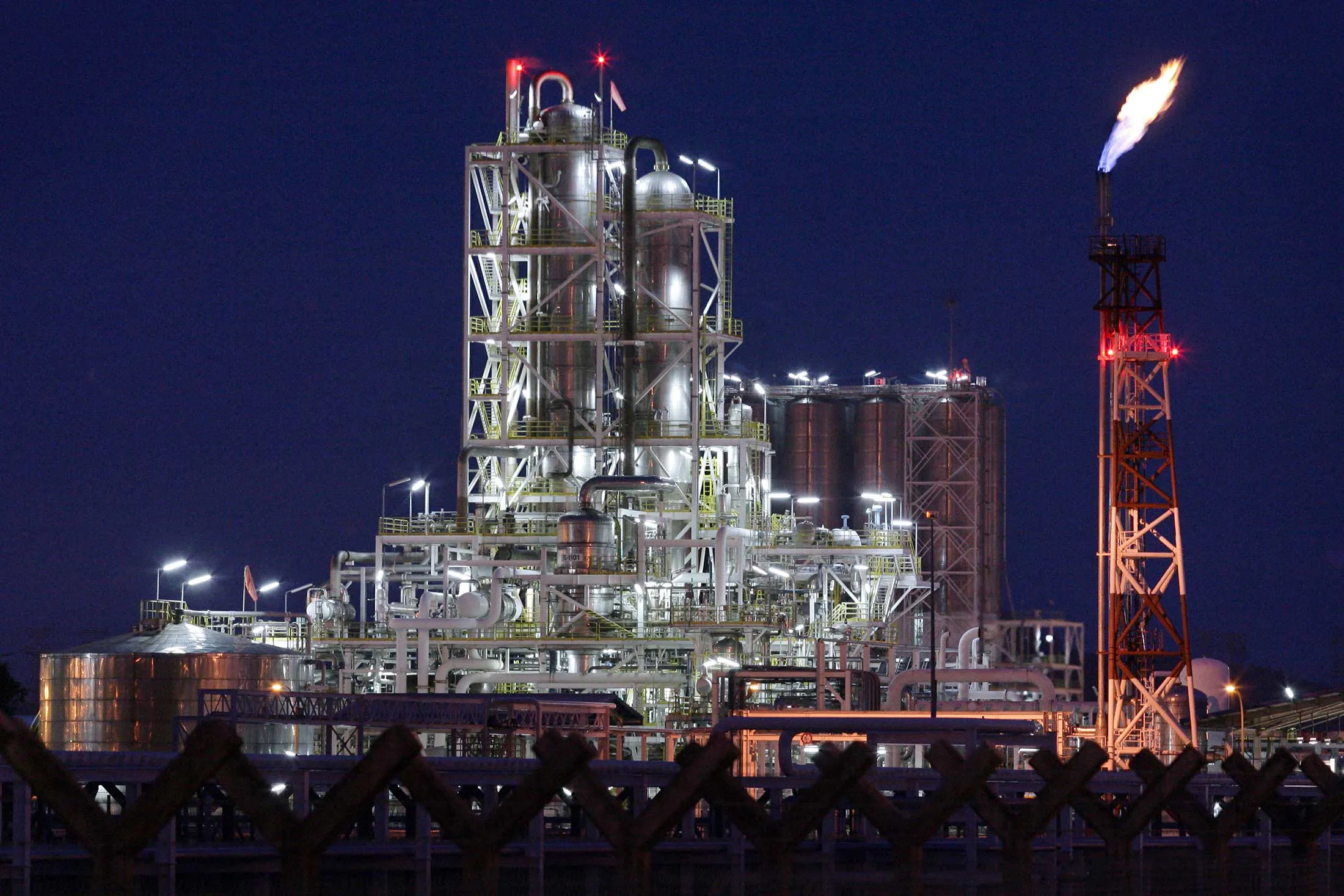 1466006316_Petronas