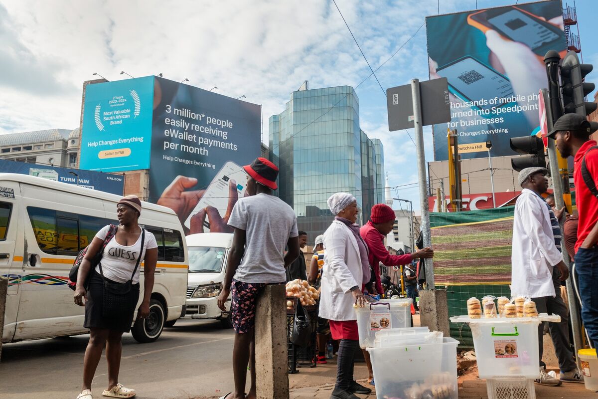 South Africa Inflation Cools, Making Case to Keep Rates on Hold