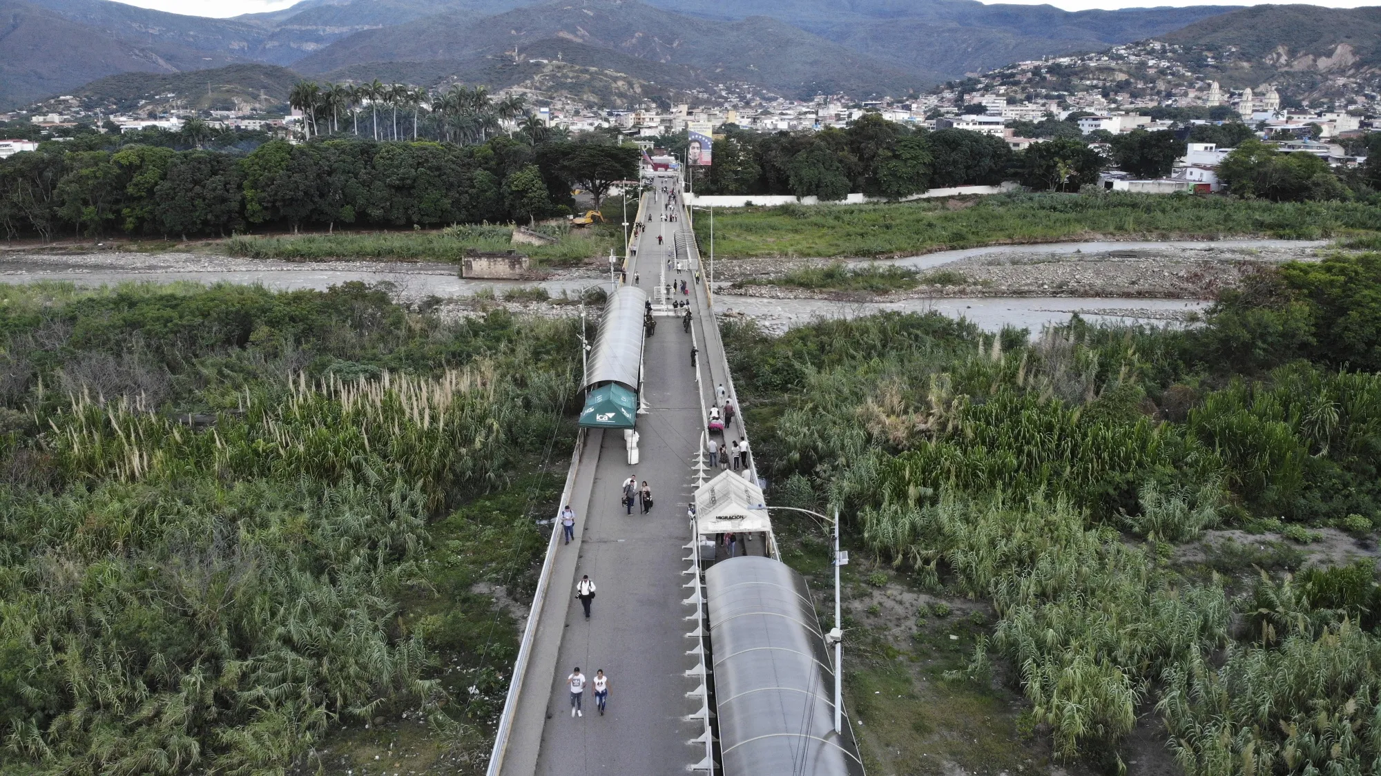 Pedestrians cross the Simon Bolivar International Bridge near the Colombian border in Tachira, Venezuela, on&nbsp;Aug. 7.