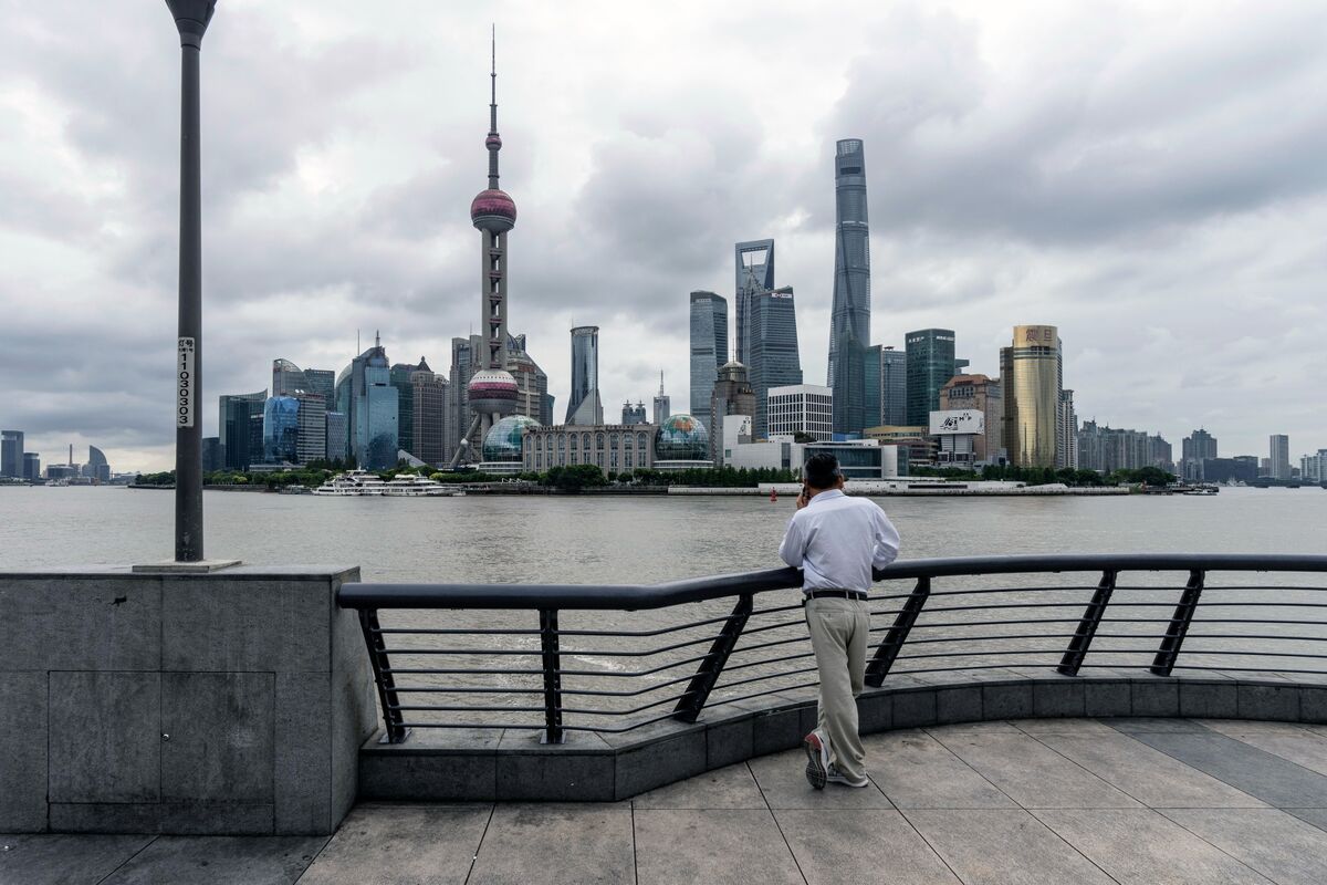 bloomberg.com - Bridgewater China Withstands July Rout That Left Quants Reeling