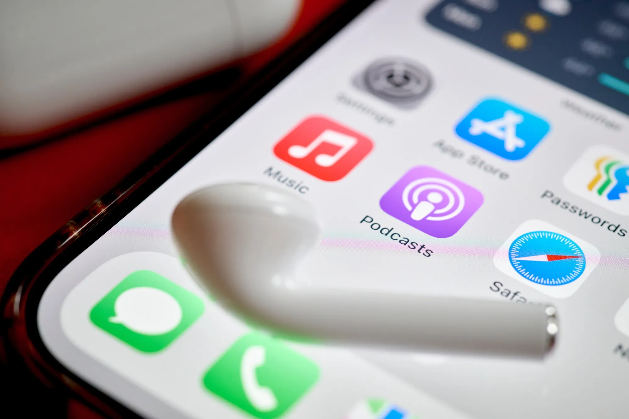 Apple Eyes Move To AI Search