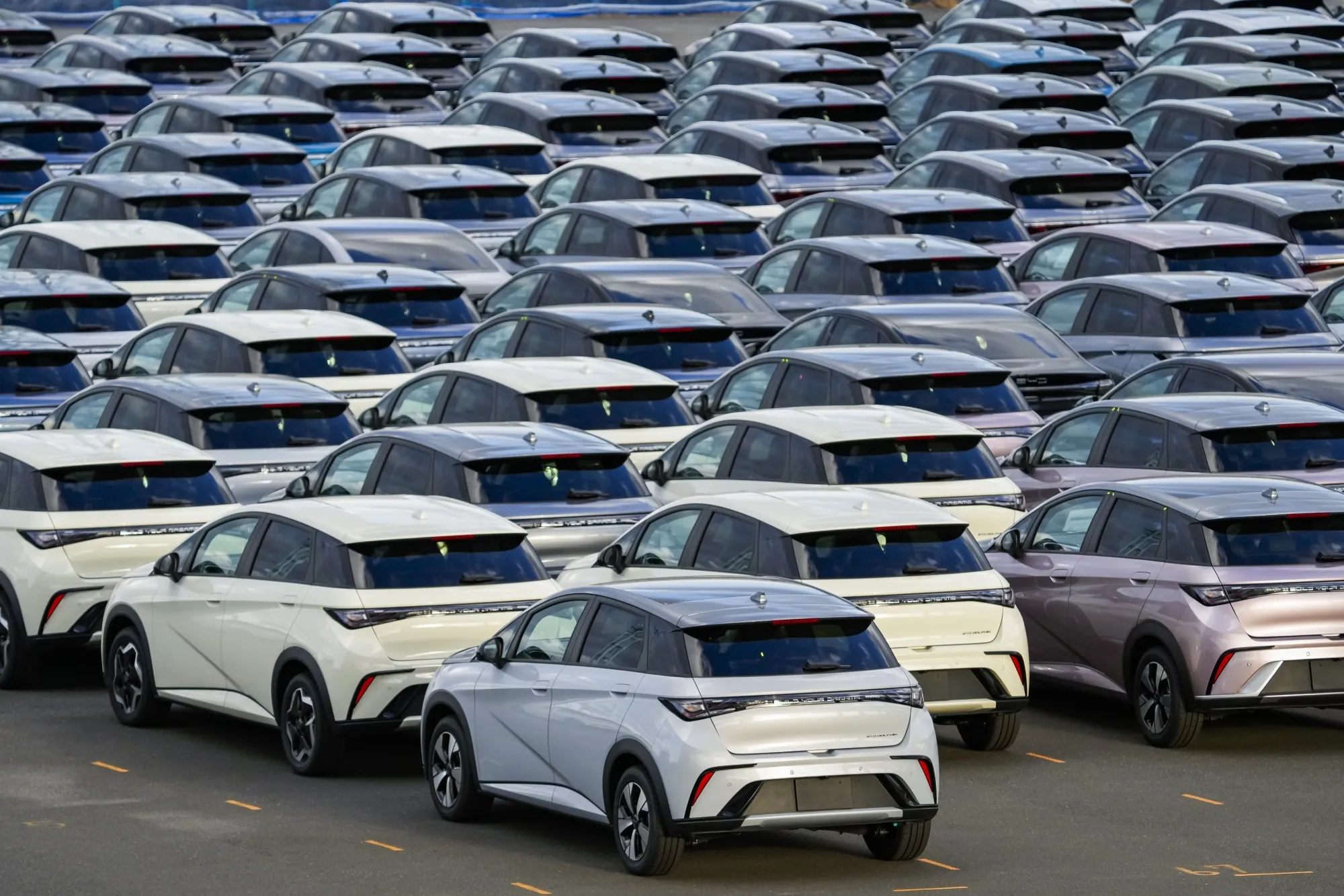 Volkswagen Delays Electric Golf as Cost Cuts Stall Factory Revamp -  Bloomberg