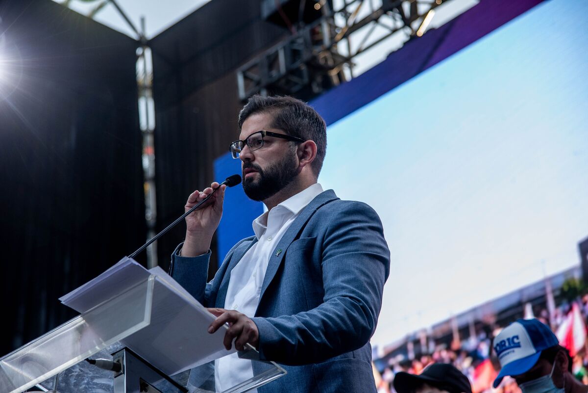 Leftist Boric Wins Chile Presidency Pledging Economic Overhaul thumbnail