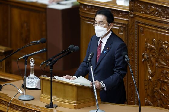 Japan’s Kishida Vows in Speech to Remain Cautious on Virus