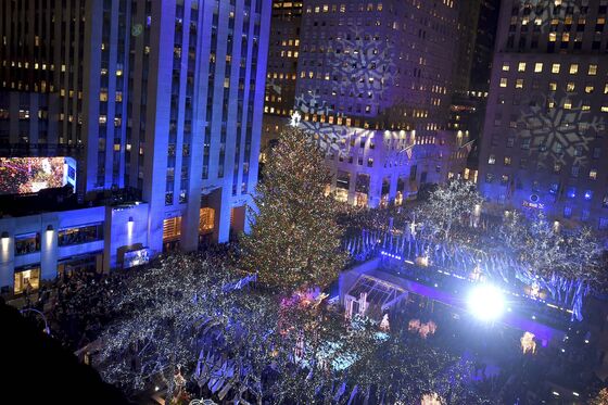 Rockefeller Center’s Christmas Tree Gets a Star With Three Million Crystals