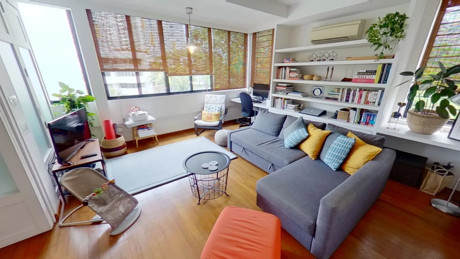 HDB Jumbo flat at Moh Guan Terrace sold for a record S$1.5 million.