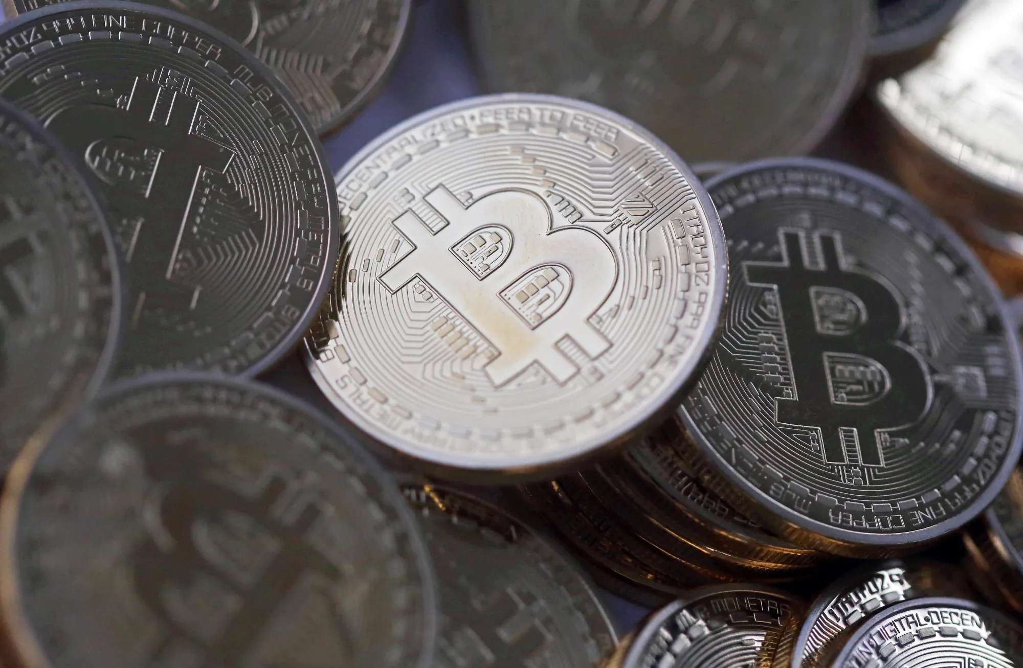 ビットコイン変動抑制がうたい文句－上場型の金融商品がスイスに登場 - Bloomberg