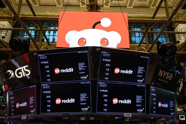 Reddit Soars More Than 40% to Record After Strong Forecast