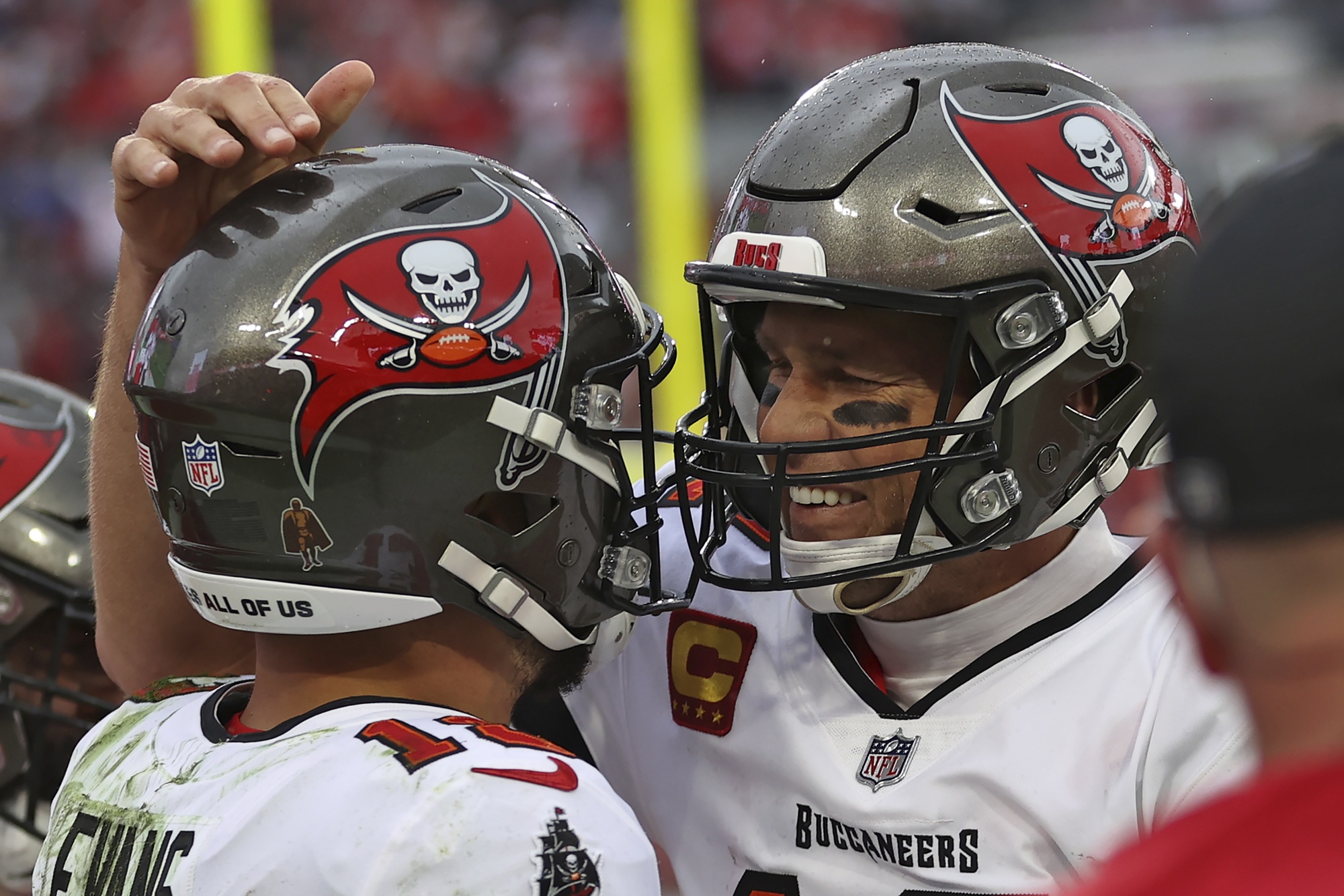 Brady, Bucs push for playoffs against struggling Cardinals