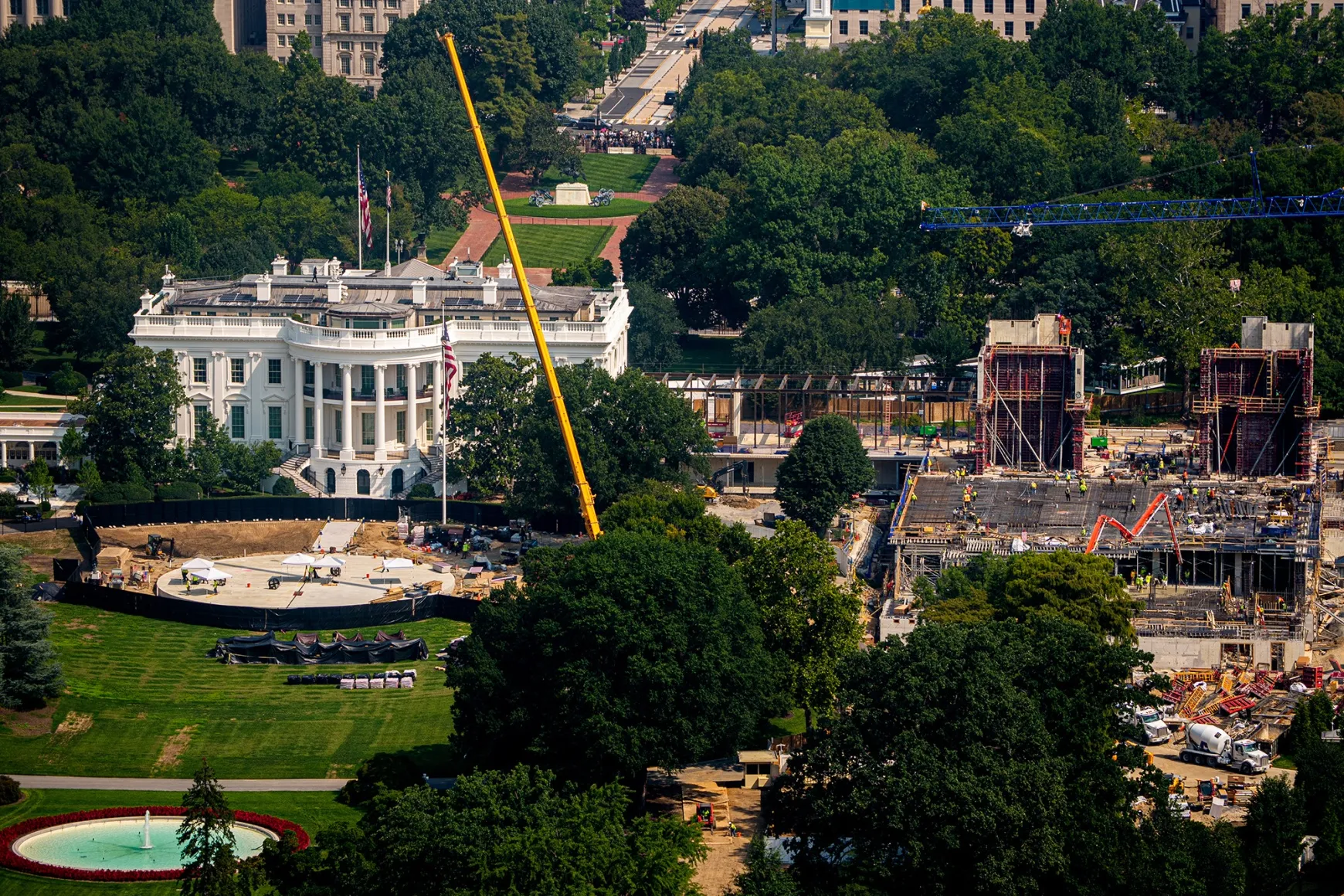 Supreme Court temporarily allows Trump ballroom construction to continue; Chief Justice Roberts issues stay blocking lower court halt