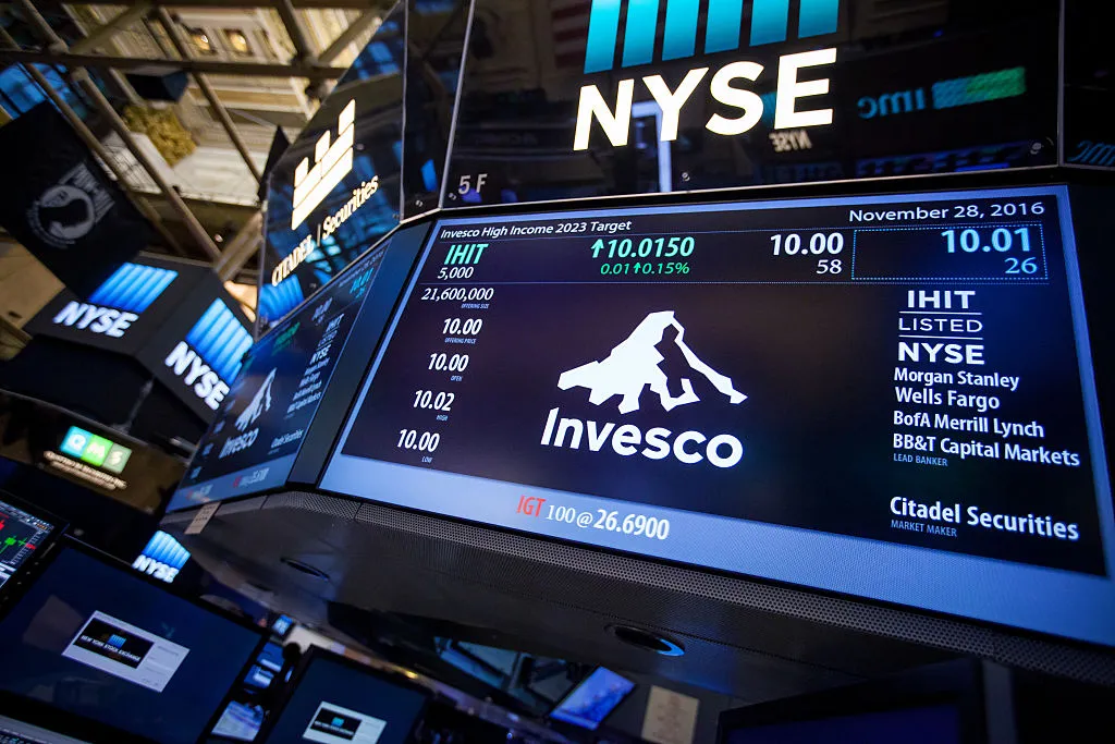 Opposites attract, at least in muni bonds.