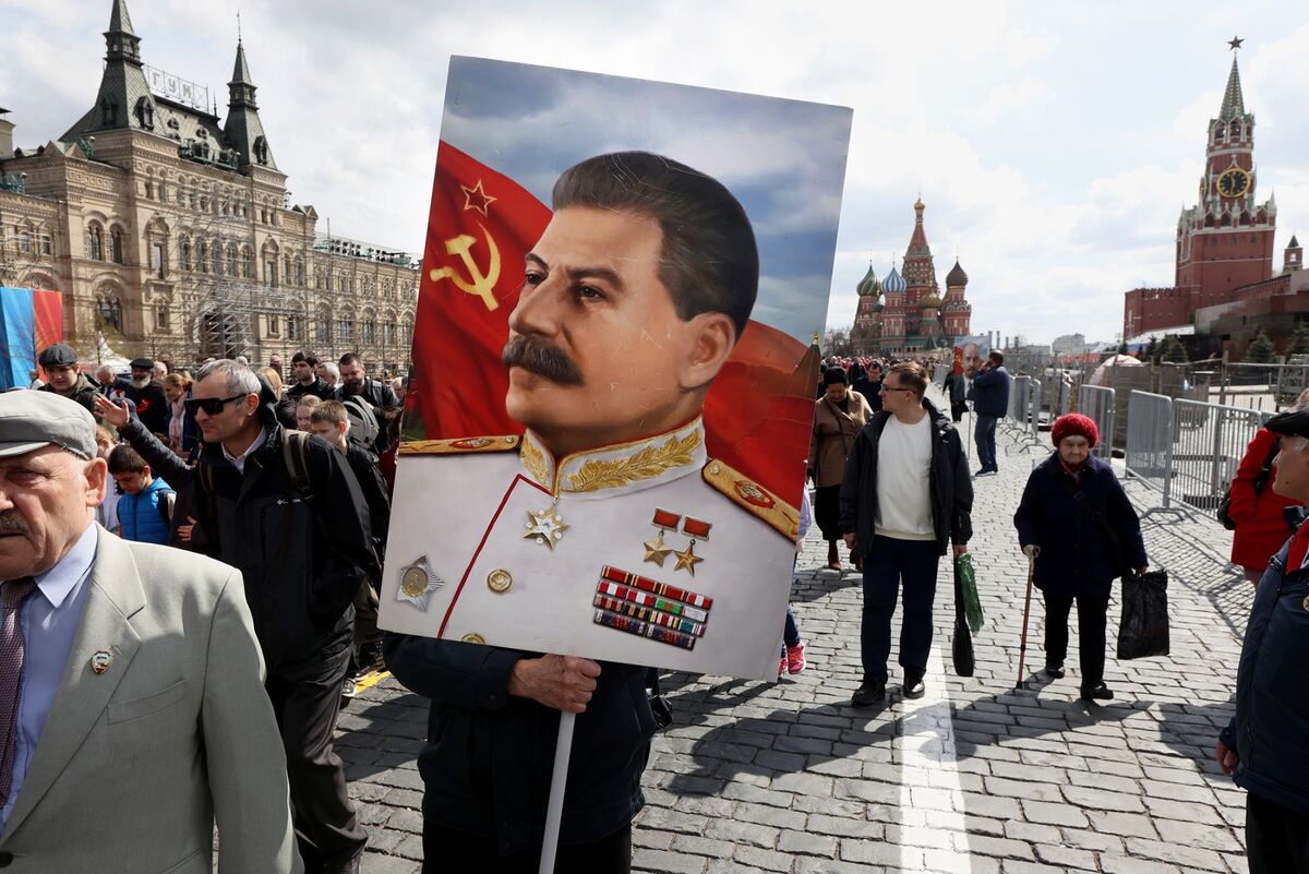 Stalin Makes a Comeback in Putin’s Wartime Crackdown on Dissent