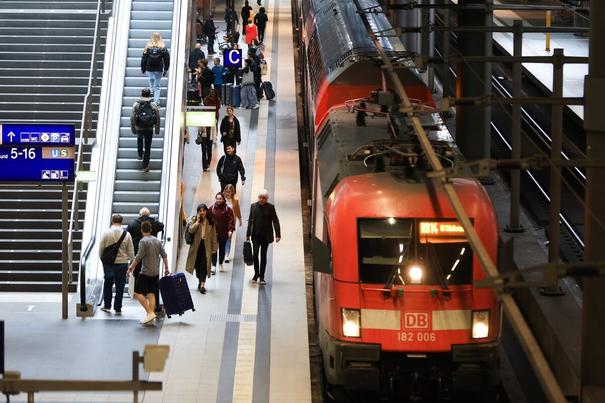 German Train Drivers Union GDL Plans New Round of Strikes - Bloomberg