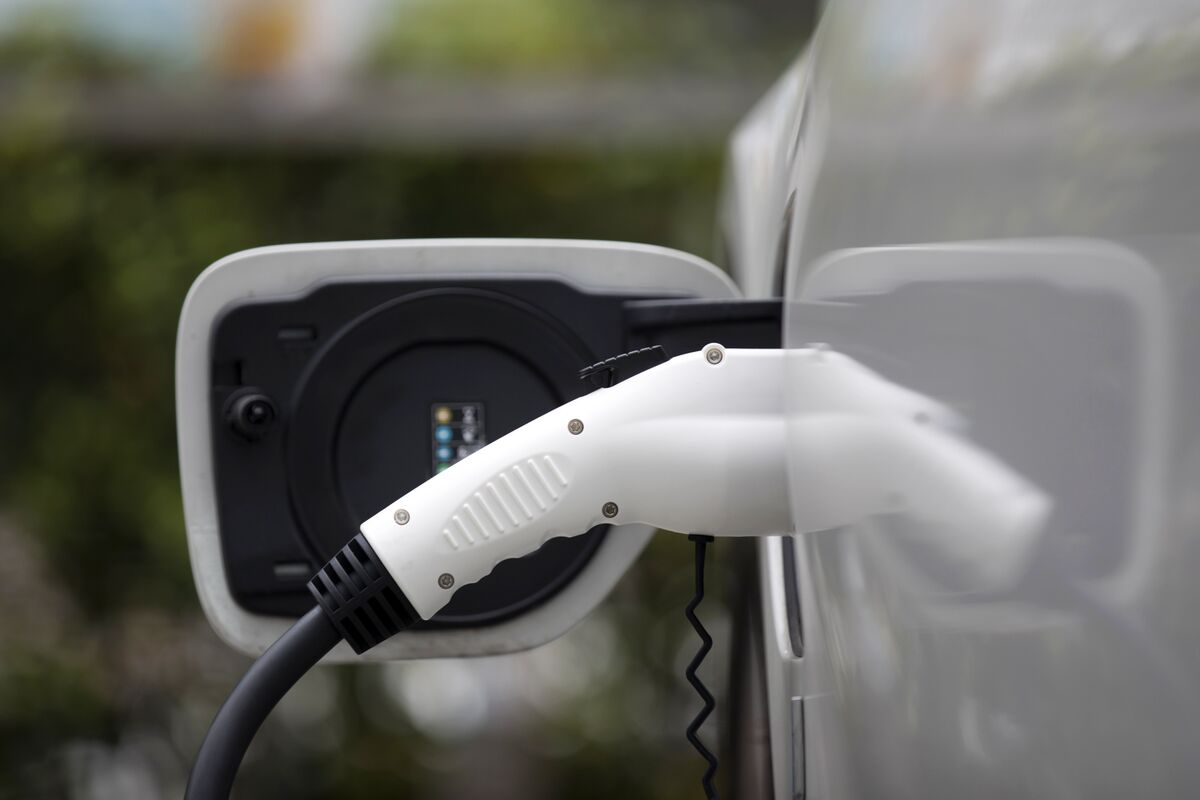 Why Scheduled Charging for Electric Vehicles is a Smart Move for Your Wallet and the Grid
