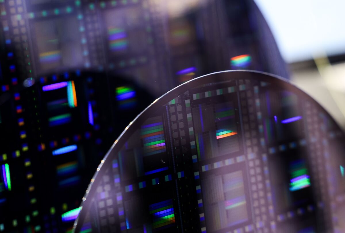 Investors Unfazed by Trump’s 100% Semiconductor Tariff Threat
