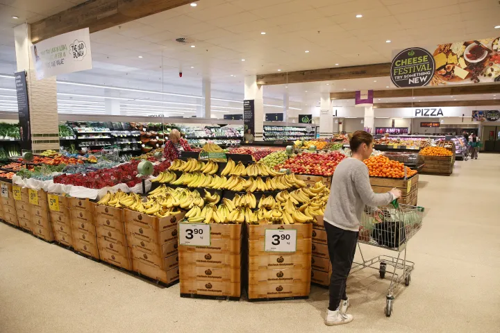 A customer pushes a shopping cart past bananas and other fruit at a Woolworths Ltd. supermarket in Sydney, Australia, on Thursday, Aug. 27, 2015. Woolworths, Australia’s largest supermarket chain, appointed a new chairman and posted annual results that matched analyst estimates as its key sales measure fell for the first time since at least 2005.